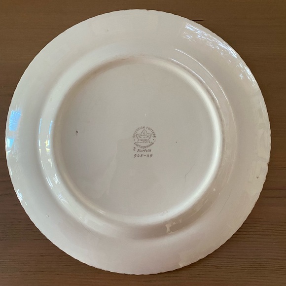 Sovereign Potters Earthenware ‘Norfolk’ plate - Picture 4 of 6